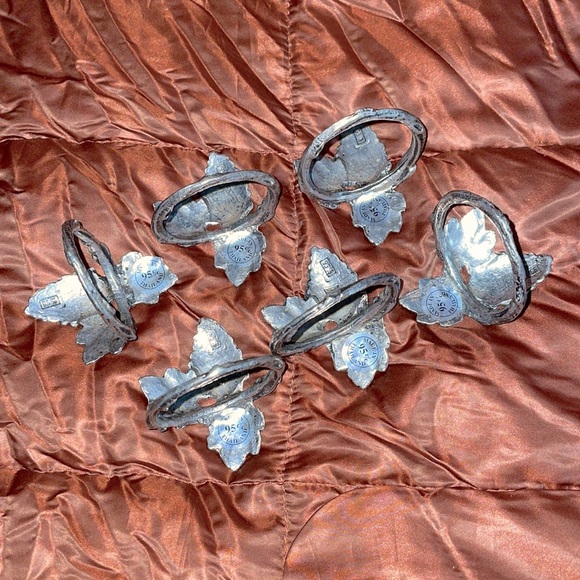 Vintage 1980’s Set of (6) Pewter Napkin Ring/Holder.  Grapes Design.  95% Pewter - Picture 2 of 8